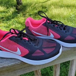 Women's Nike Revolution 3